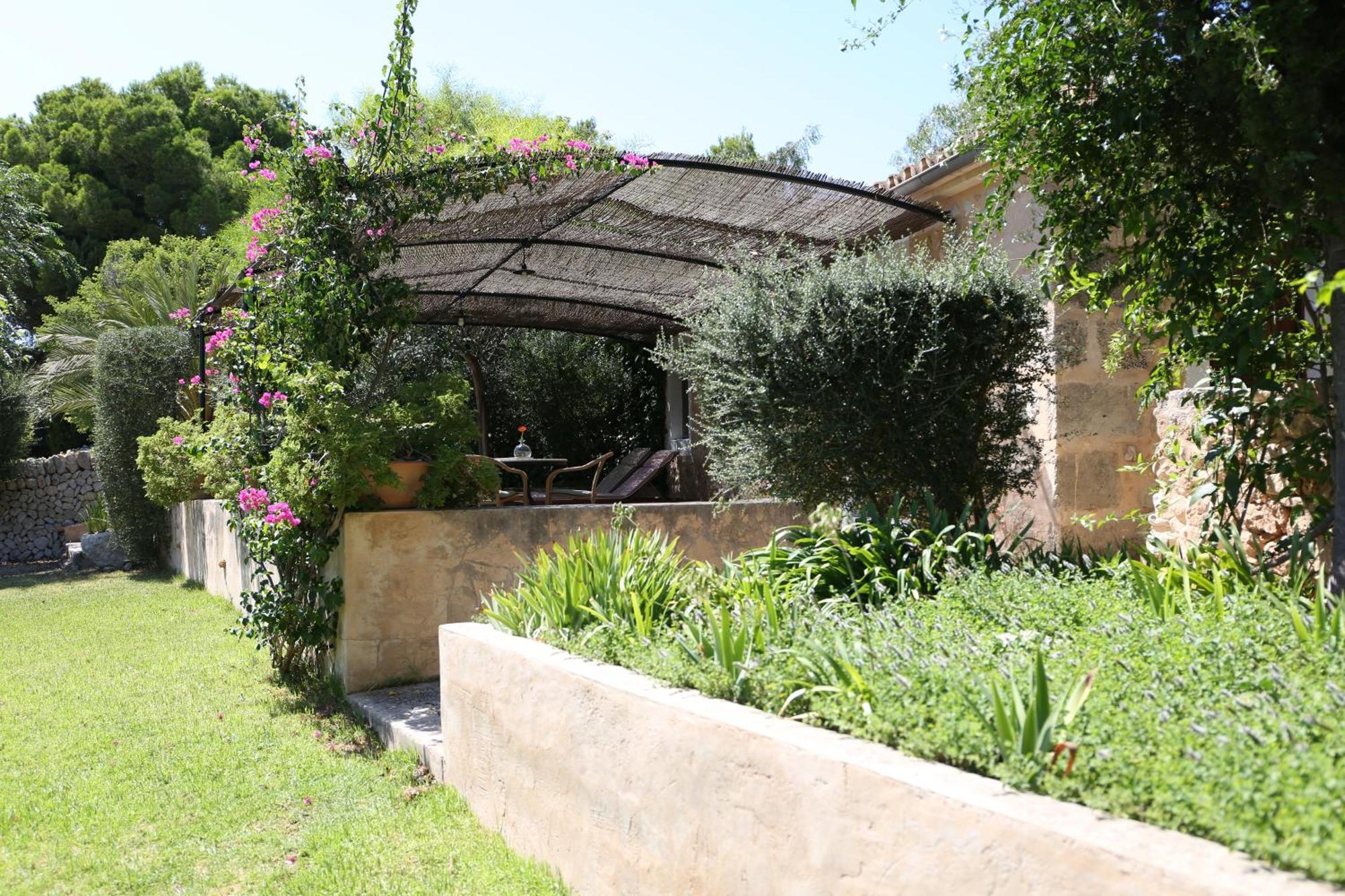 Oliver Moragues Grandhouse & Vineyard Альгайда Номер фото